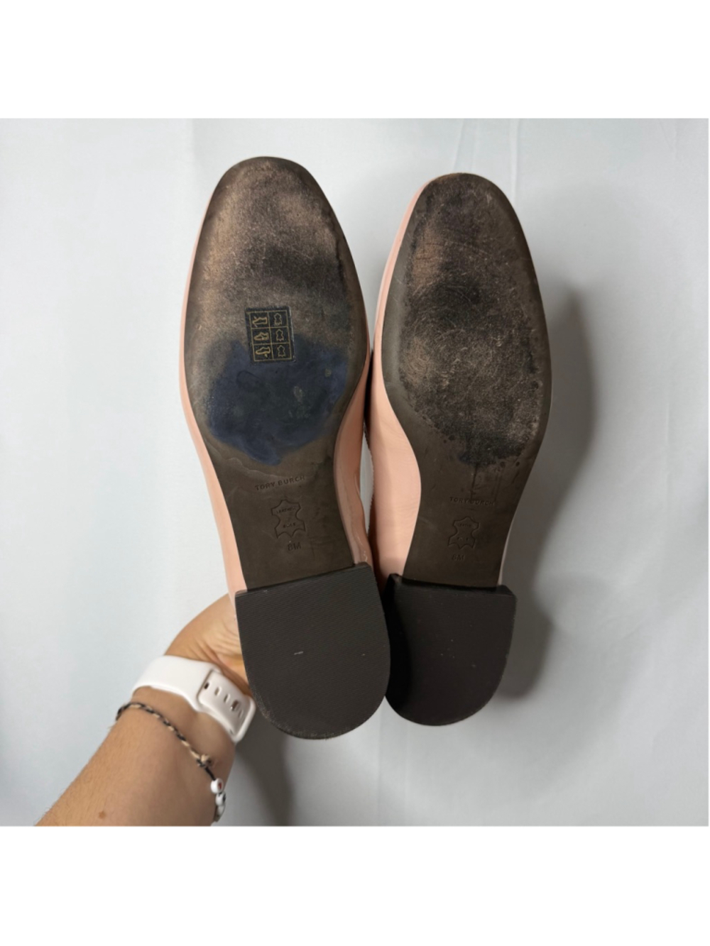 Women's Tory Burch Jessa Pink Patent Leather Loafers with Gold Chain, Size 8 - Picture 8 of 9